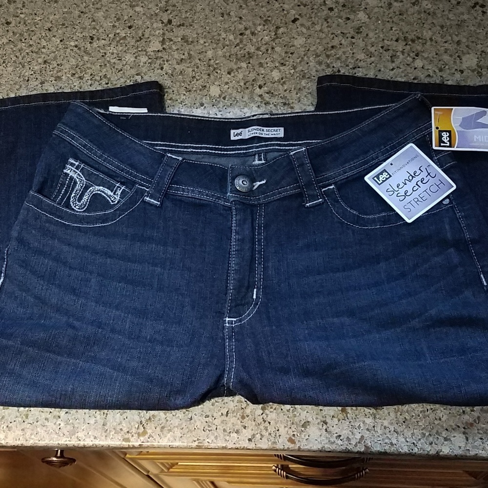 New Denim Capris with Decorative Pockets - Picture 2 of 3